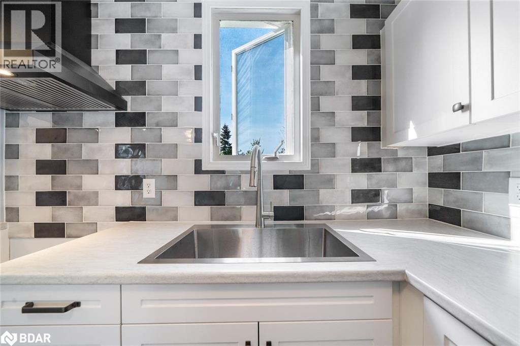 Photo 12 of 939 Clifton Boulevard, Innisfil ON