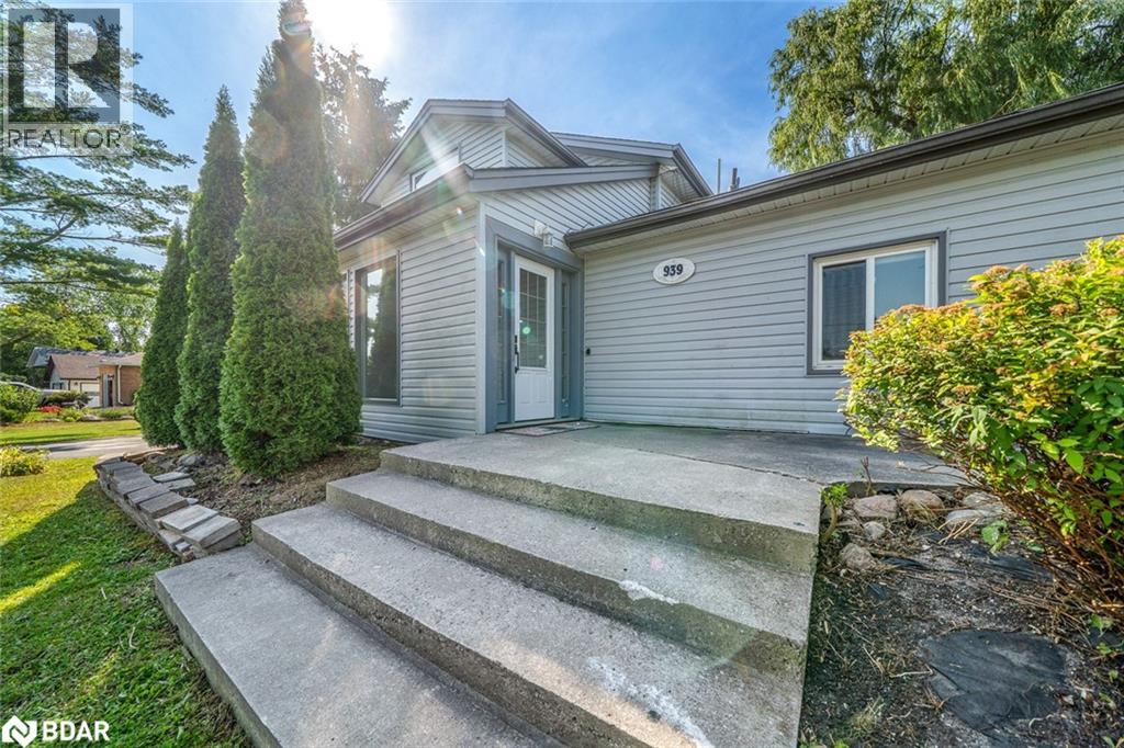 Photo 4 of 939 Clifton Boulevard, Innisfil ON