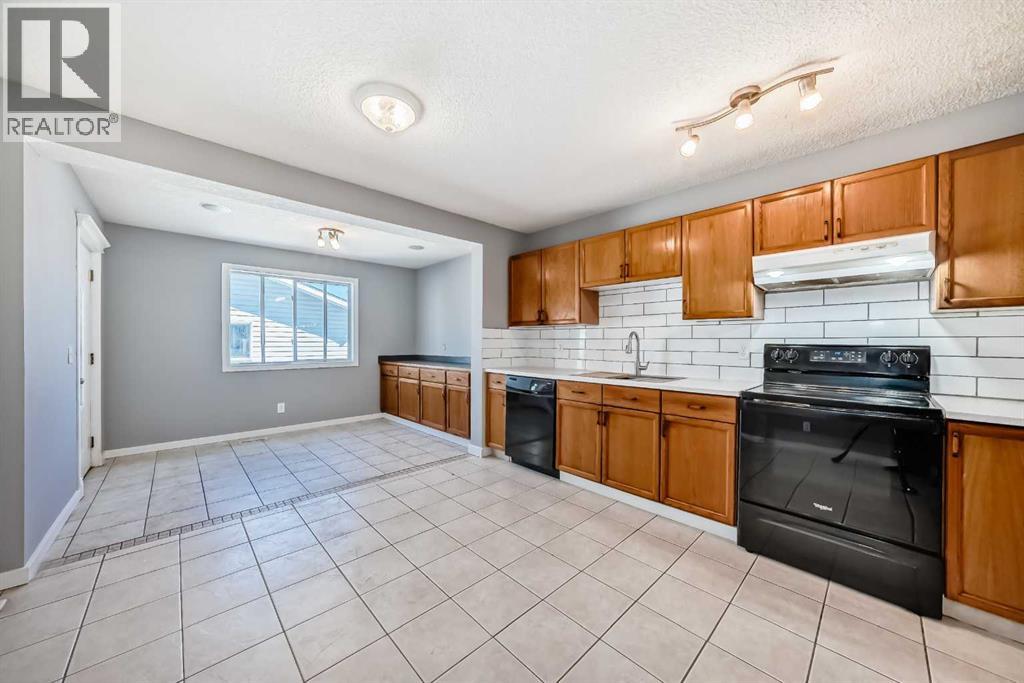 Photo 9 of 68 Applebrook Circle Se, Calgary AB