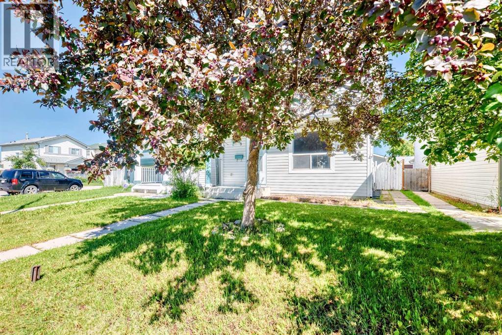 Photo 2 of 68 Applebrook Circle Se, Calgary AB