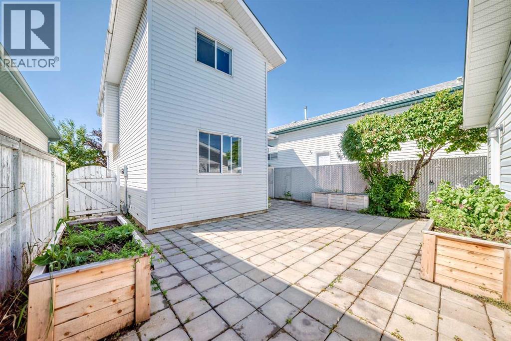 Photo 5 of 68 Applebrook Circle Se, Calgary AB