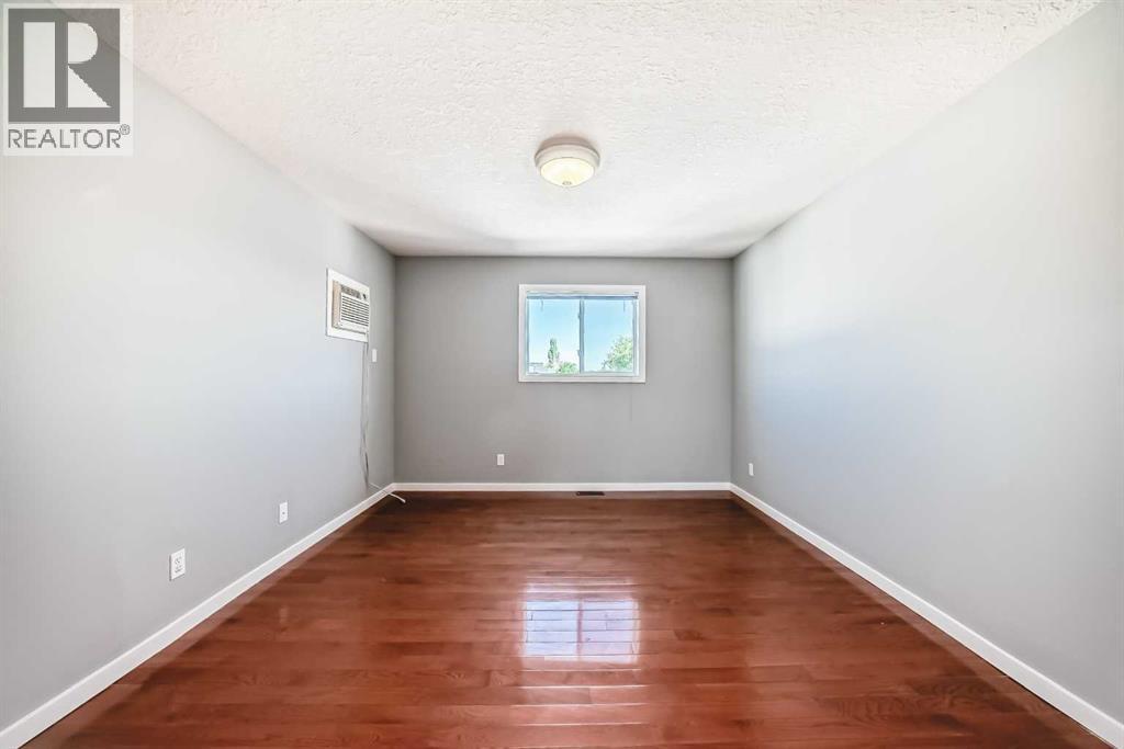 Photo 24 of 68 Applebrook Circle Se, Calgary AB