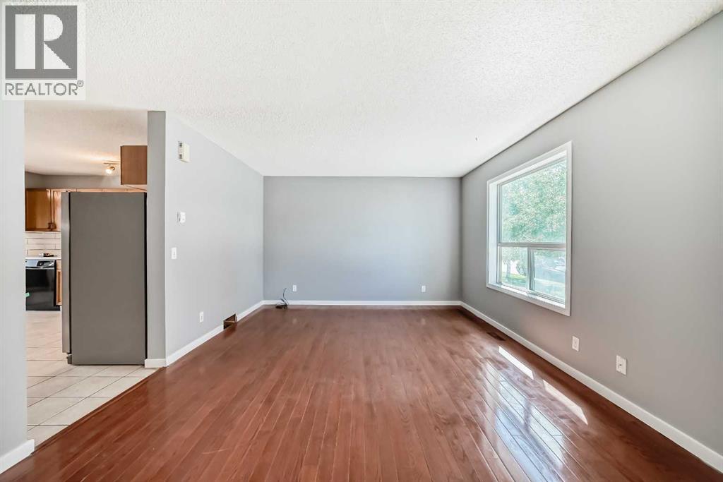 Photo 18 of 68 Applebrook Circle Se, Calgary AB