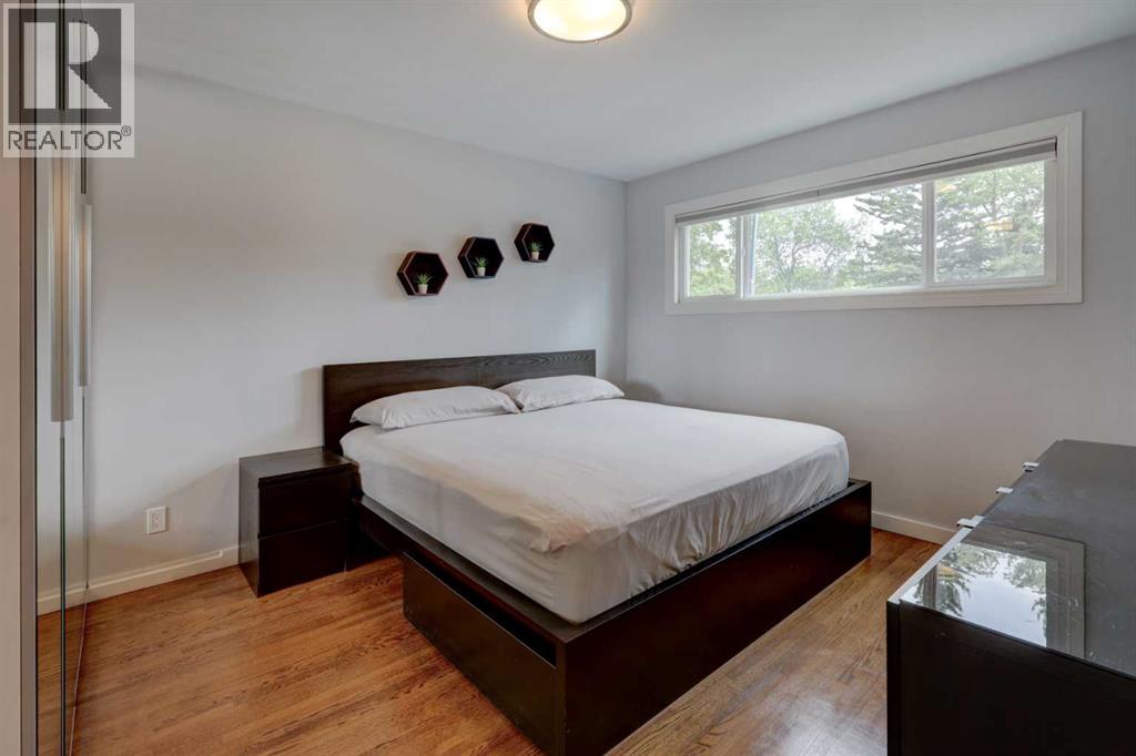 Photo 12 of 3803 19 Street Nw, Calgary AB