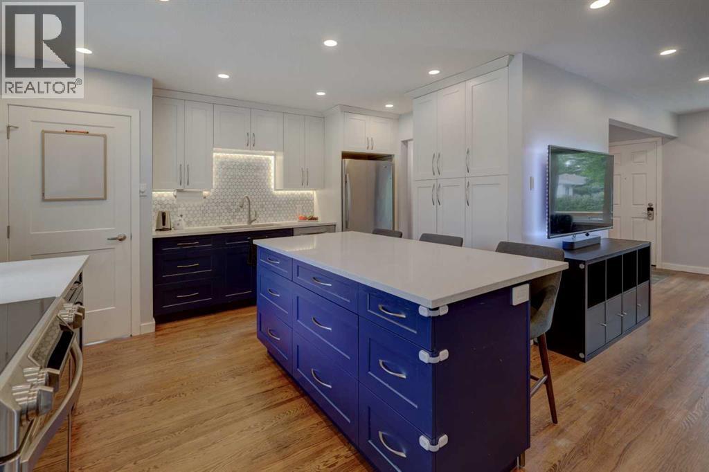 Photo 9 of 3803 19 Street Nw, Calgary AB