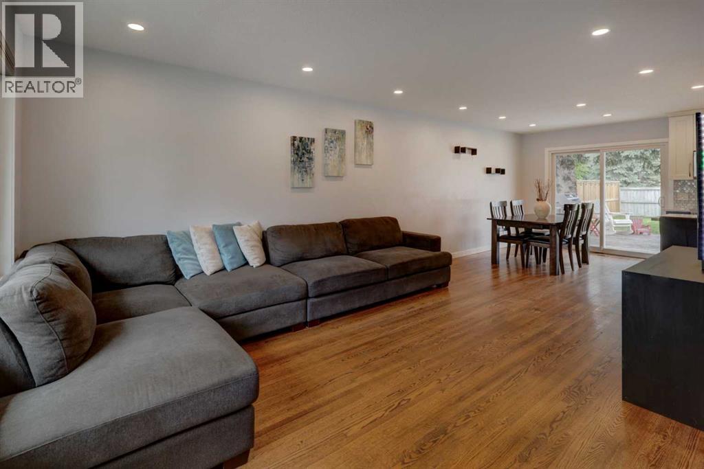 Photo 2 of 3803 19 Street Nw, Calgary AB