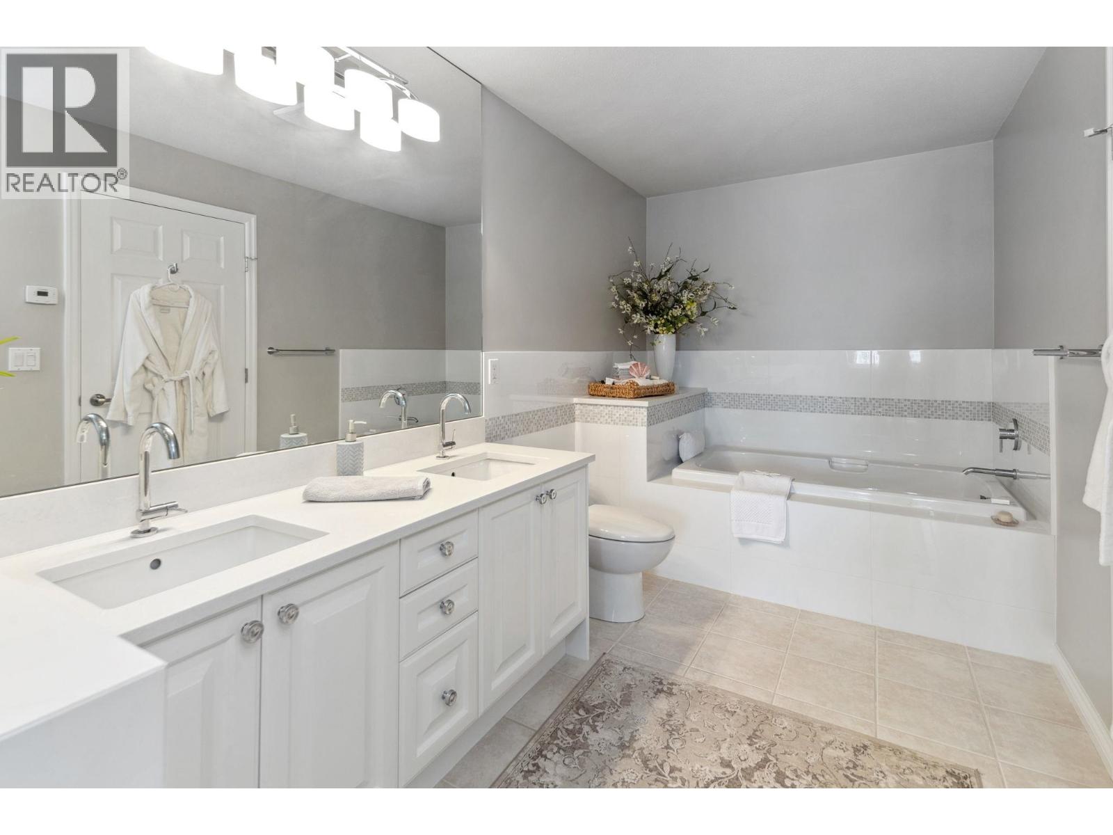 Photo 22 of 1 5110 Alderfeild Place, West Vancouver BC