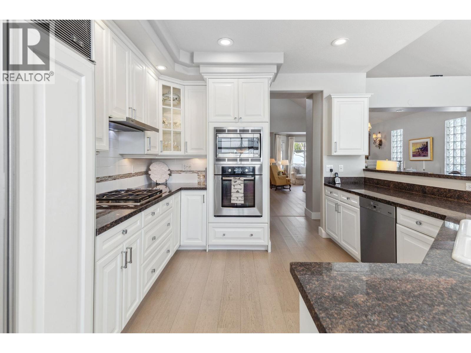 Photo 10 of 1 5110 Alderfeild Place, West Vancouver BC