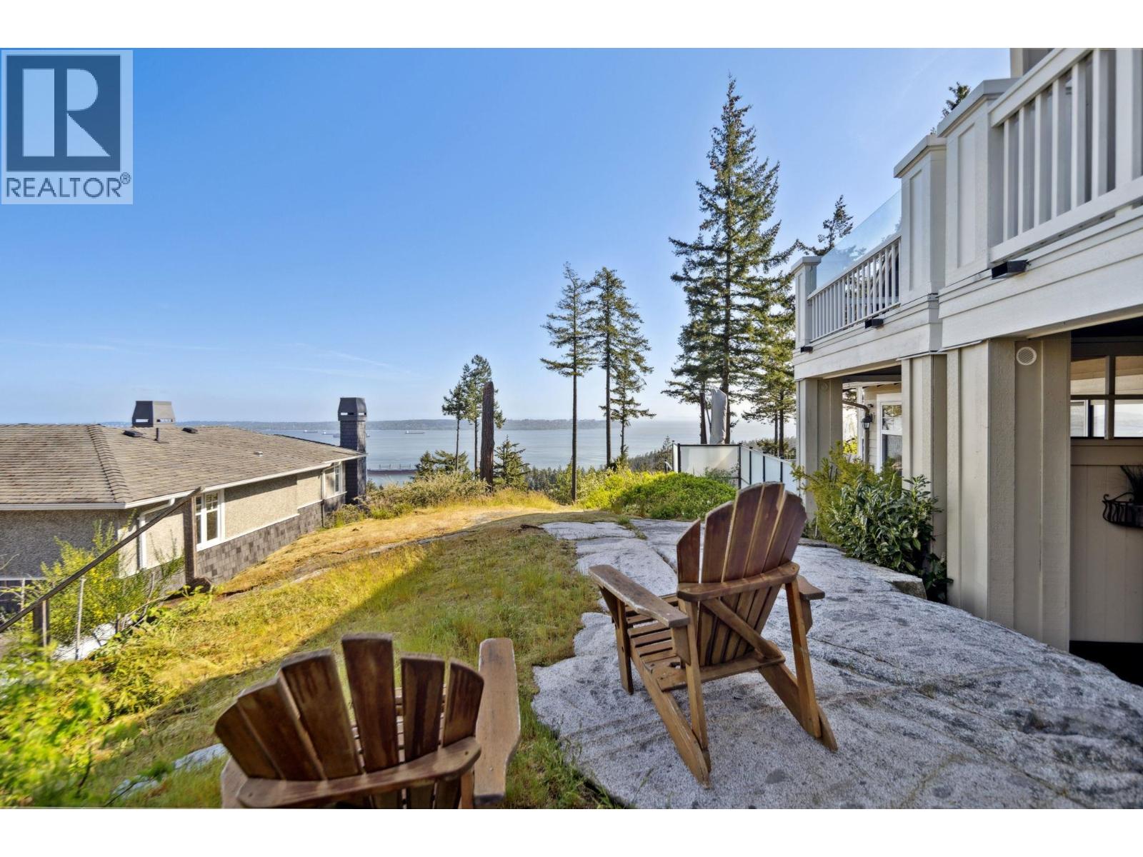 Photo 37 of 1 5110 Alderfeild Place, West Vancouver BC