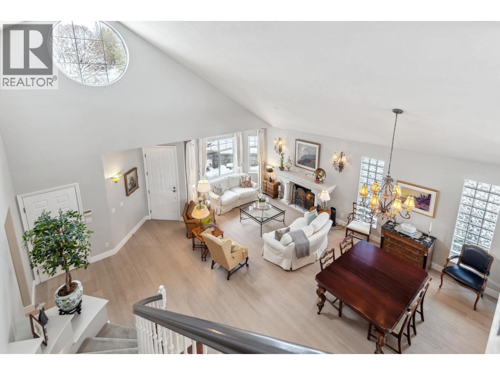 Photo 4 of 1 5110 Alderfeild Place, West Vancouver BC