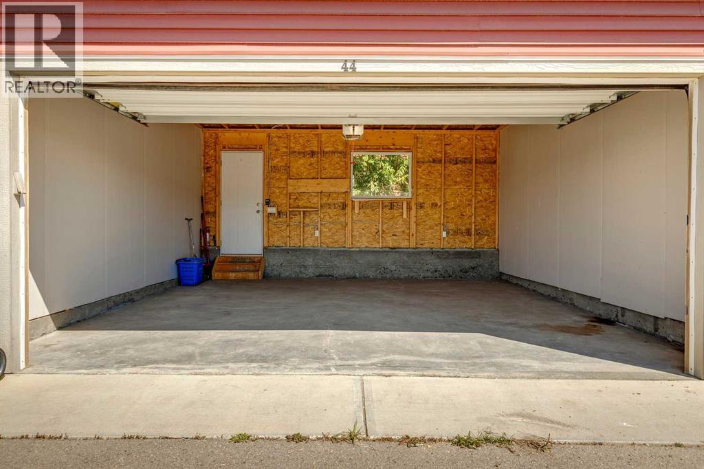Photo 37 of 44 Sunvalley Road, Cochrane AB
