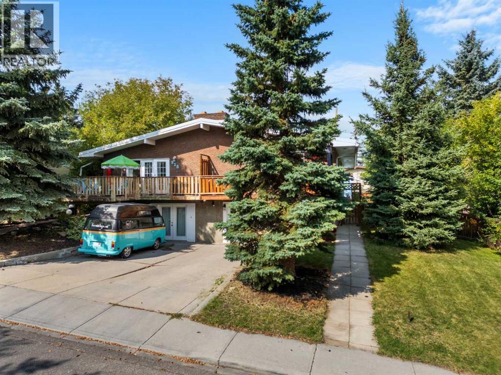 Photo 2 of 926 31 Avenue Nw, Calgary AB