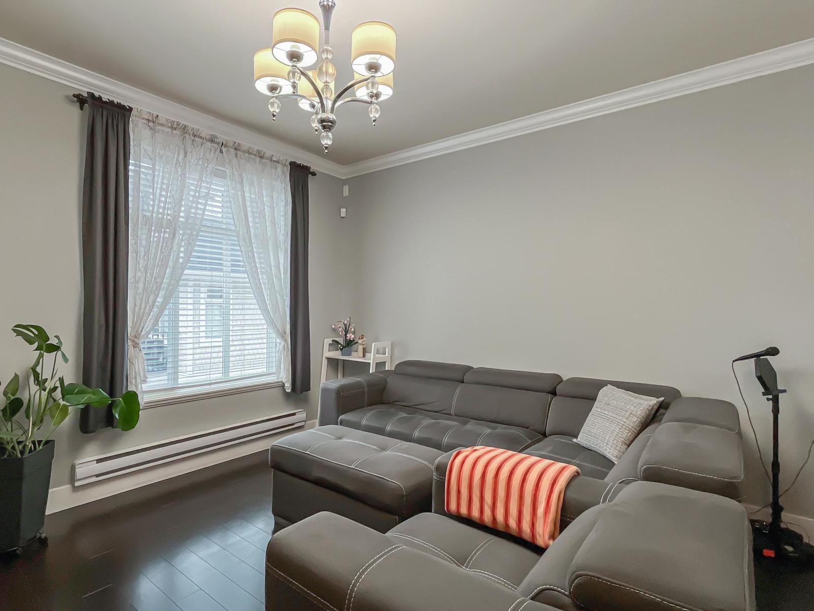 Photo 4 of 3 8433 164 Street, Surrey BC