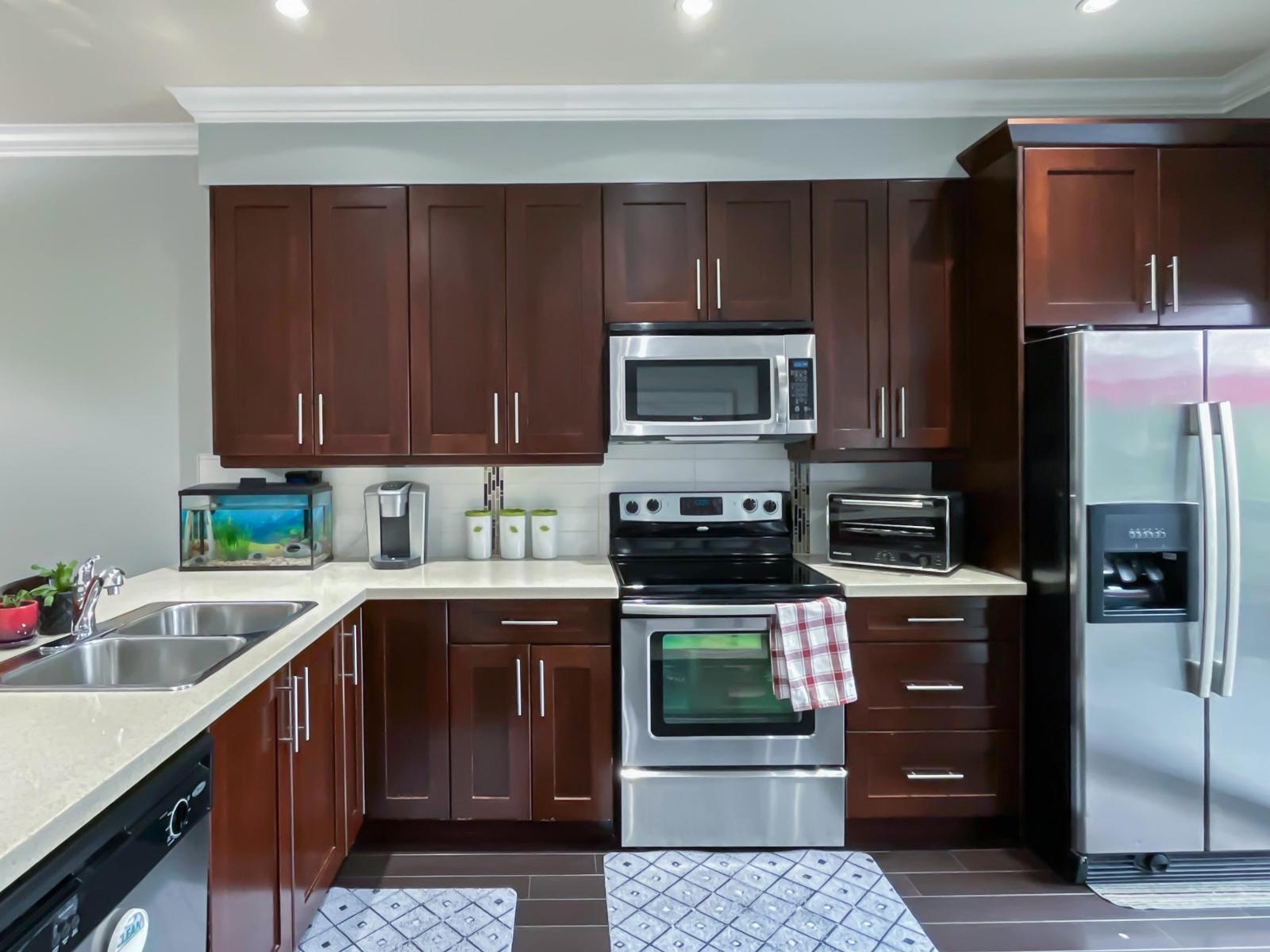 Photo 12 of 3 8433 164 Street, Surrey BC