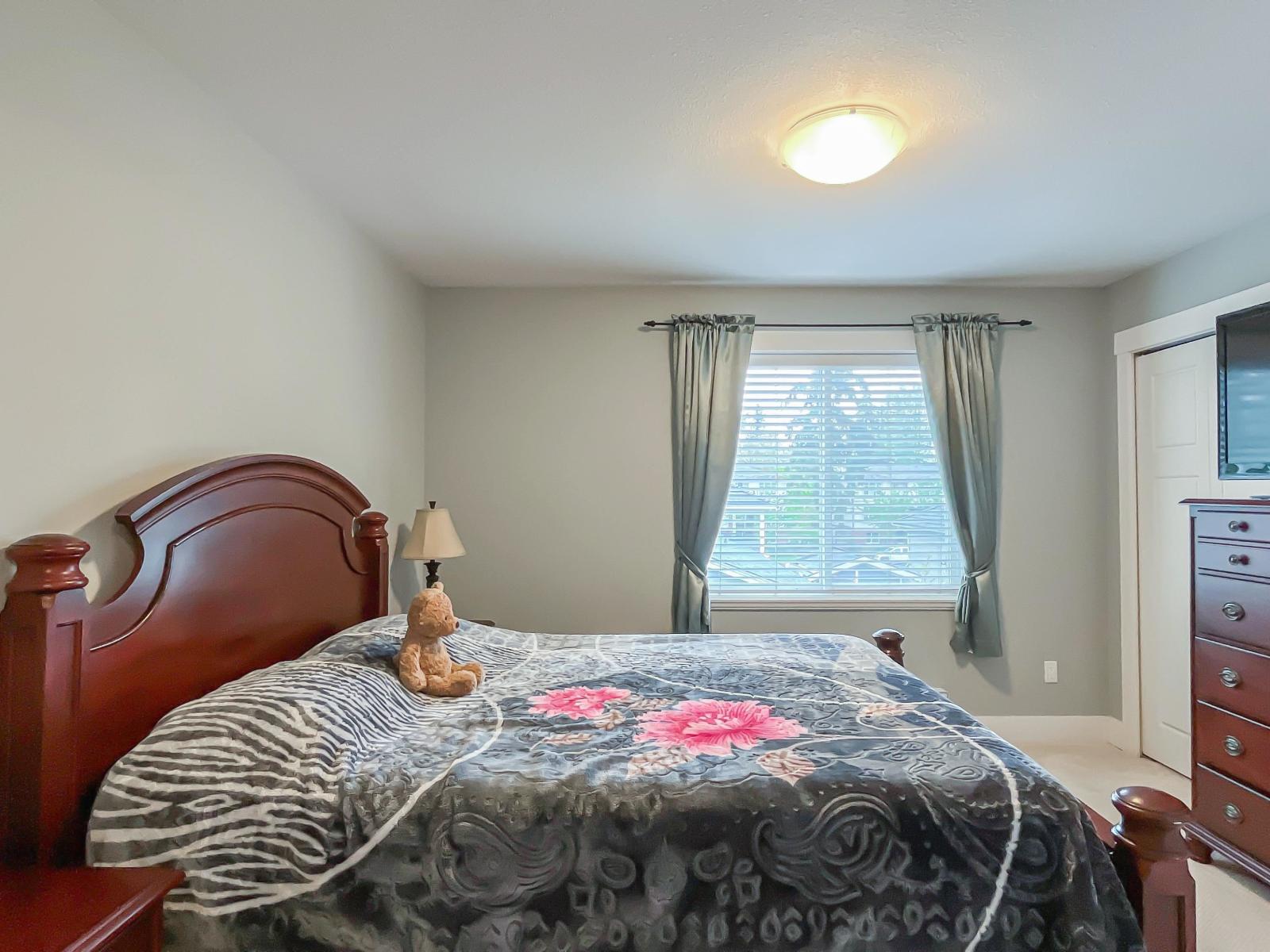Photo 15 of 3 8433 164 Street, Surrey BC