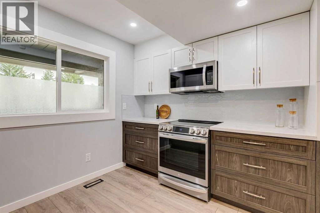 Photo 4 of 701 4935 Dalton Drive Nw, Calgary AB