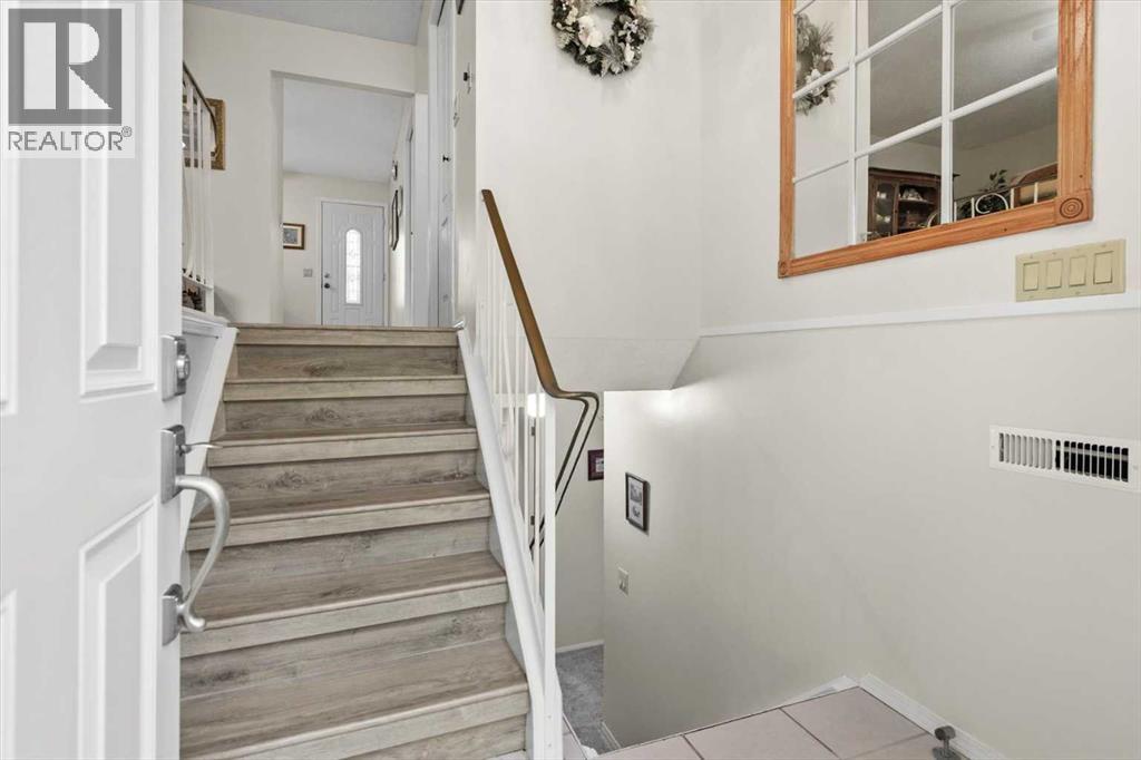 Photo 6 of 515 Ranchview Place Nw, Calgary AB