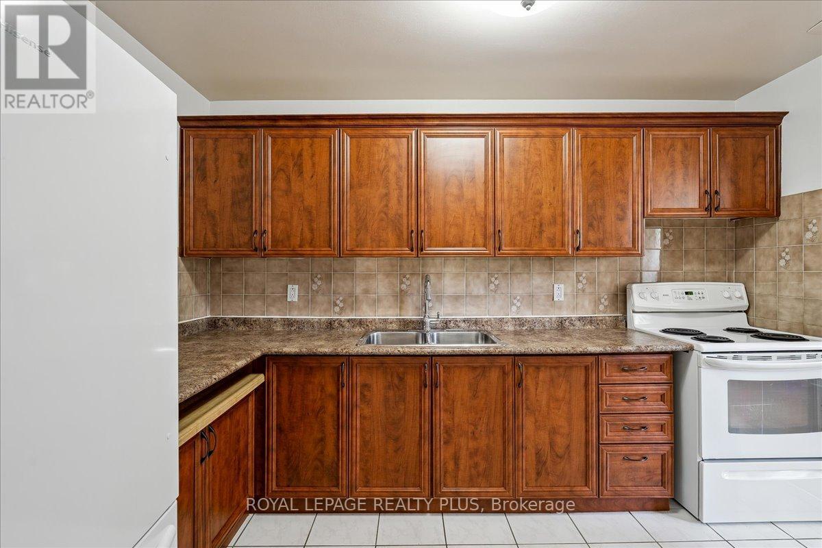 Photo 12 of 102 1660 Bloor Street E, Mississauga ON