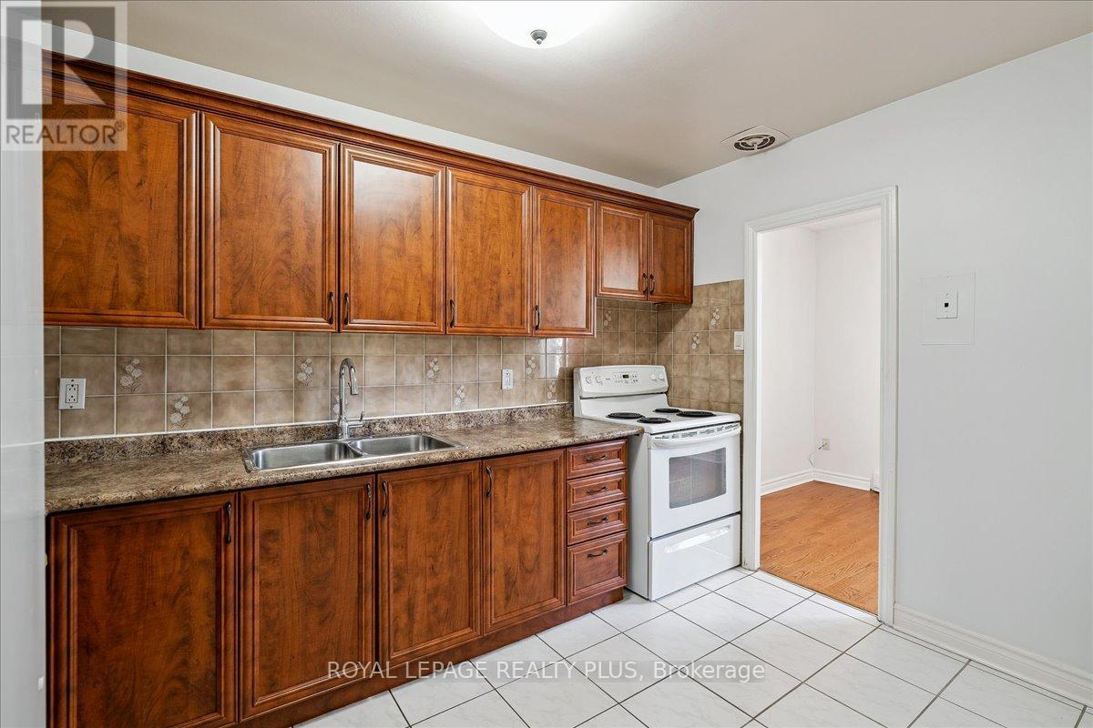 Photo 13 of 102 1660 Bloor Street E, Mississauga ON