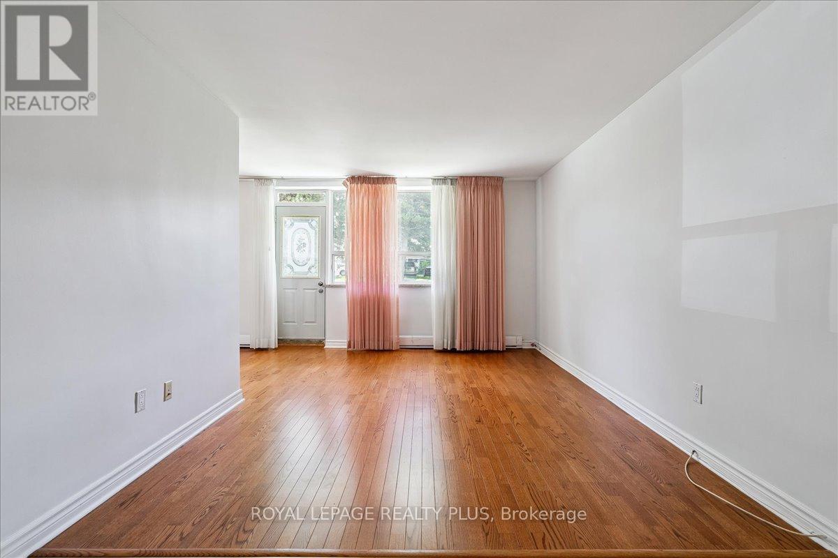 Photo 9 of 102 1660 Bloor Street E, Mississauga ON