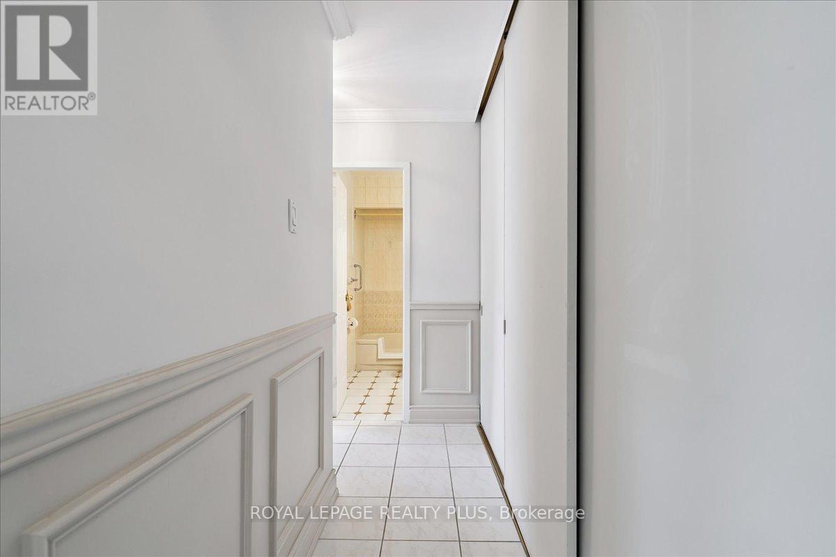 Photo 15 of 102 1660 Bloor Street E, Mississauga ON