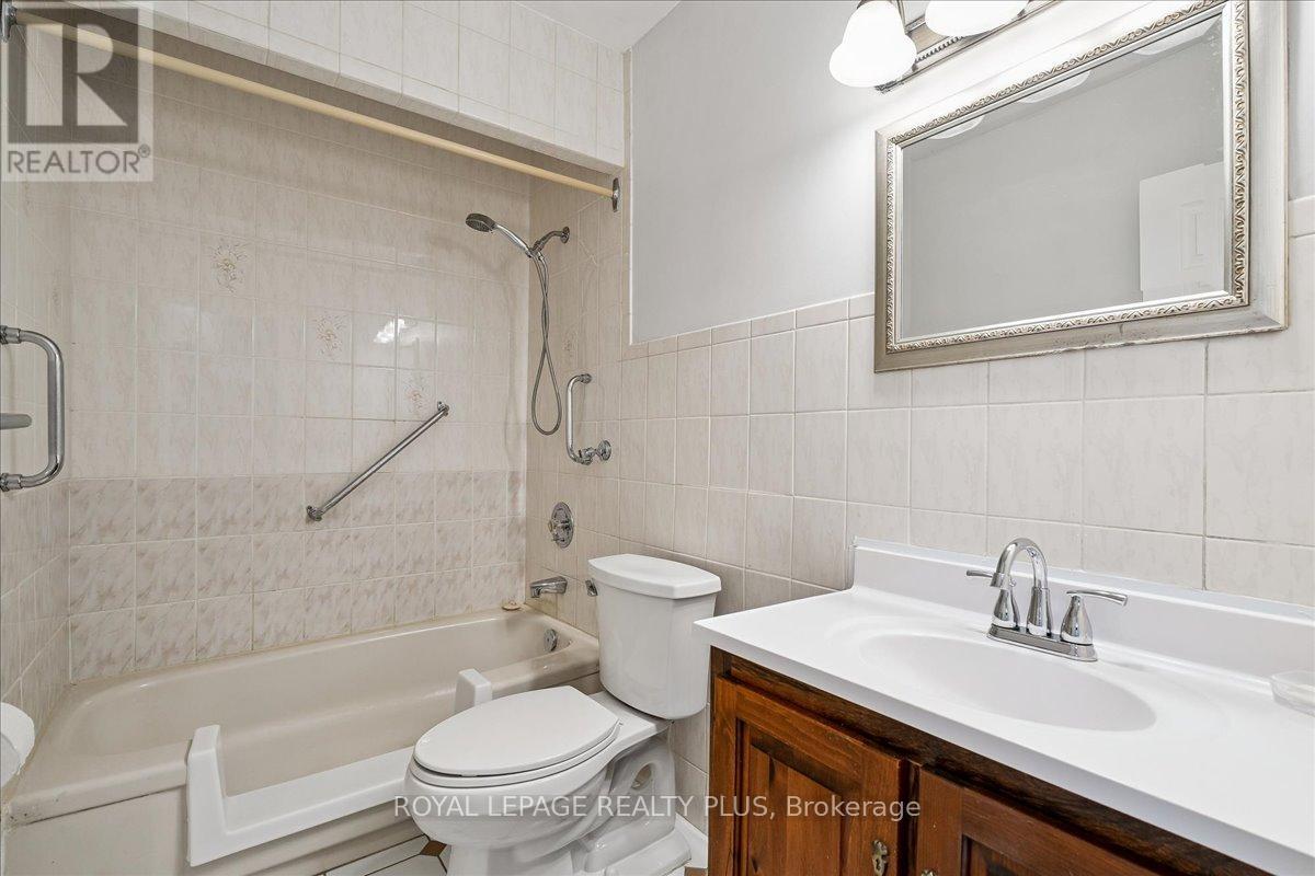 Photo 16 of 102 1660 Bloor Street E, Mississauga ON