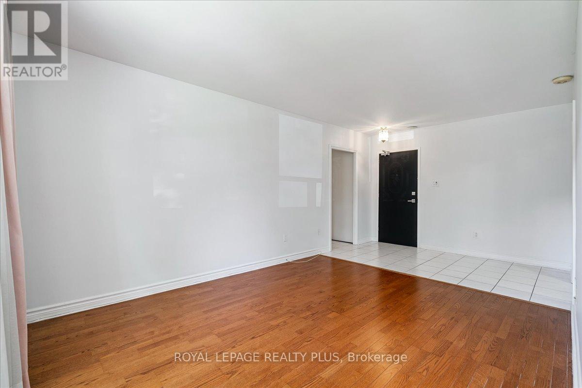 Photo 6 of 102 1660 Bloor Street E, Mississauga ON