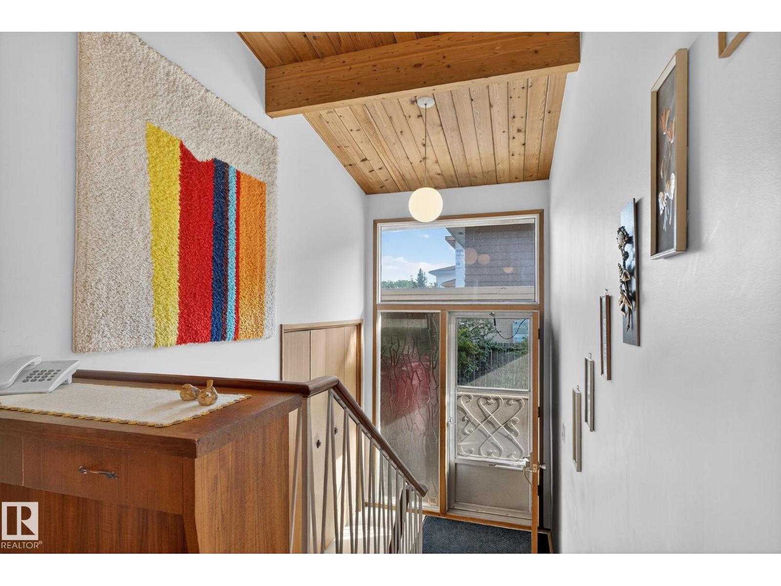 Photo 12 of 9937 82 St Nw, Edmonton AB
