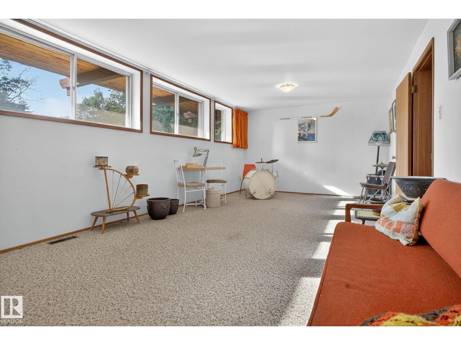 Photo 18 of 9937 82 St Nw, Edmonton AB