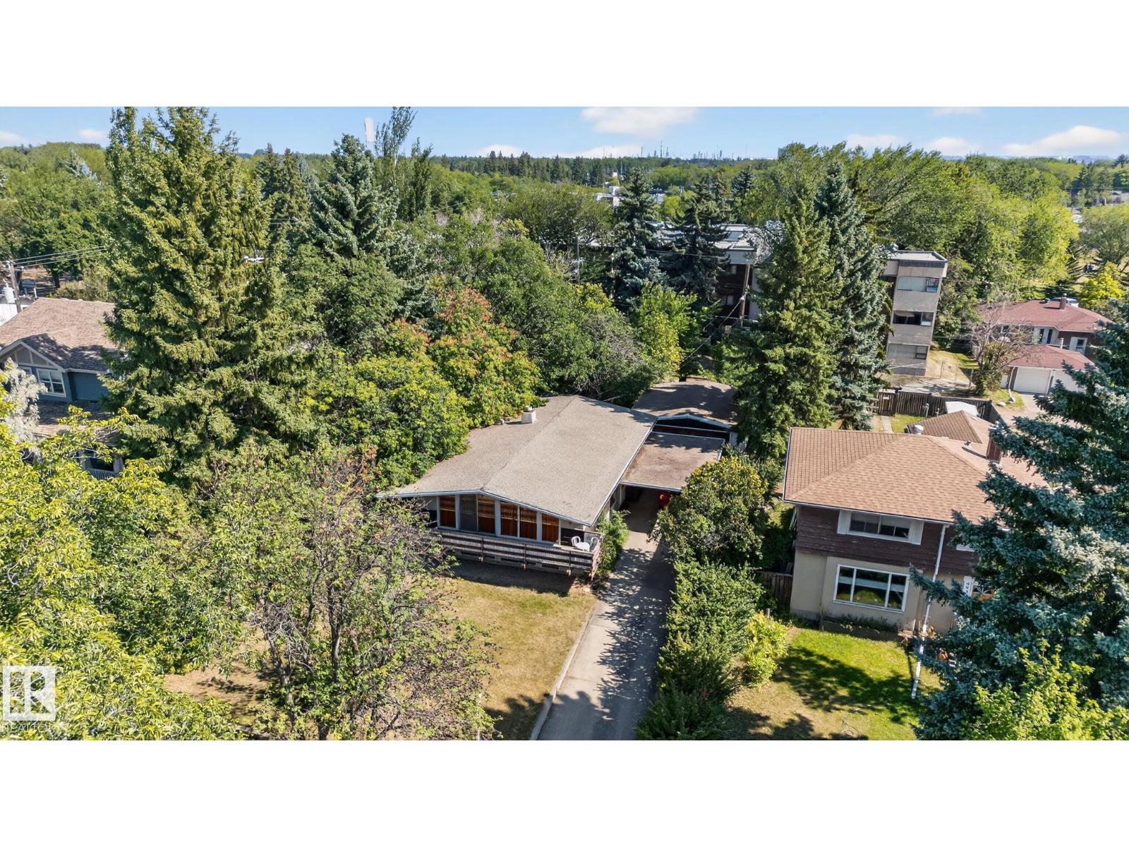 Photo 23 of 9937 82 St Nw, Edmonton AB