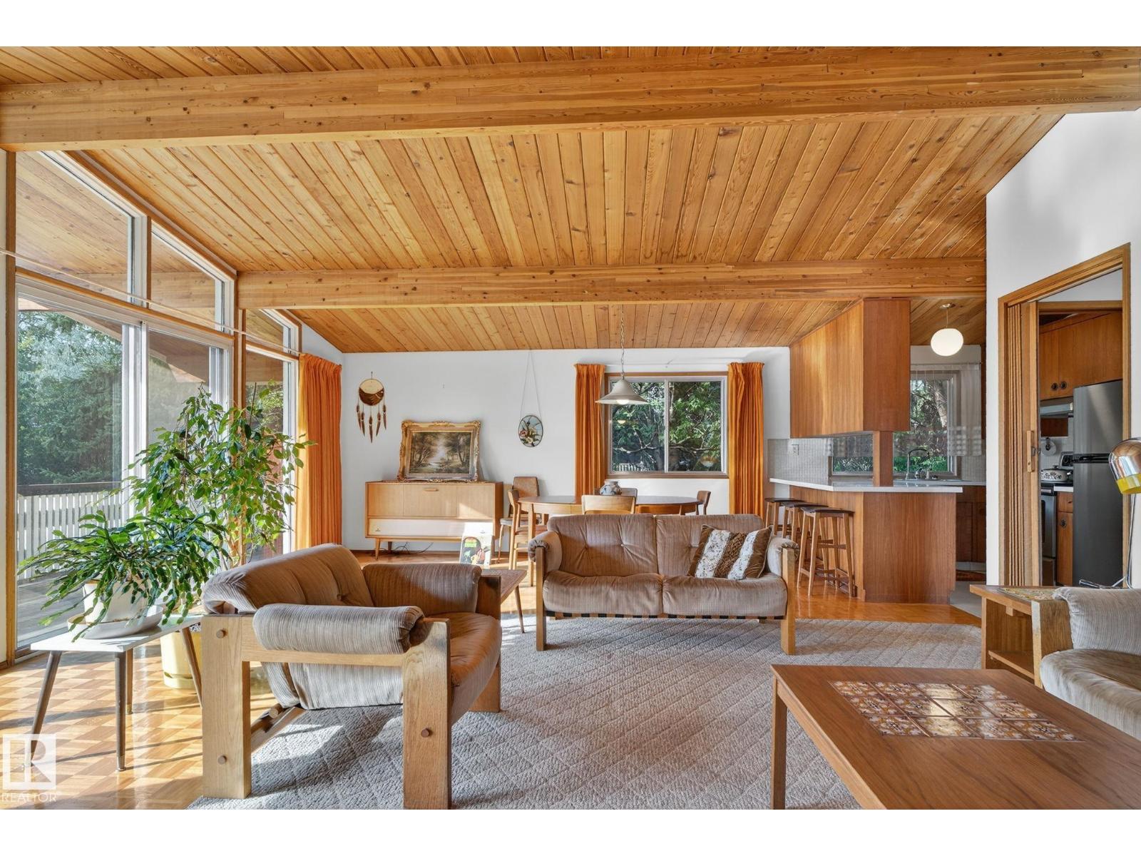 Photo 6 of 9937 82 St Nw, Edmonton AB