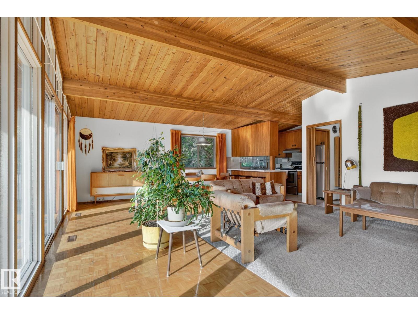 Photo 7 of 9937 82 St Nw, Edmonton AB