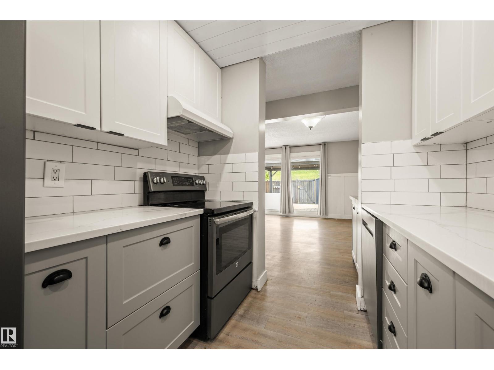 Photo 1 of 18317 66 Av Nw, Edmonton AB
