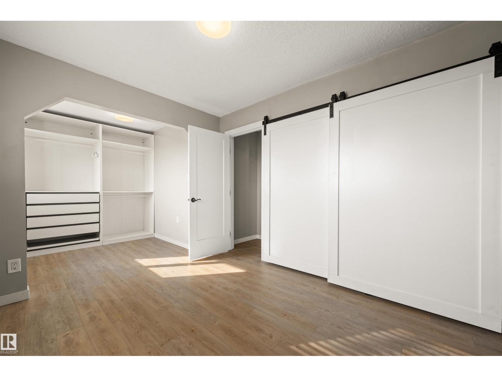 Photo 10 of 18317 66 Av Nw, Edmonton AB