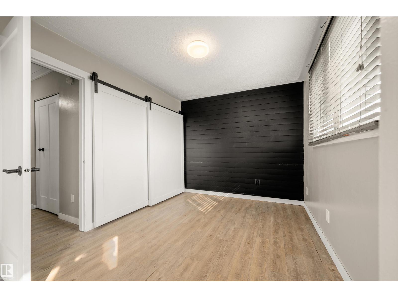 Photo 12 of 18317 66 Av Nw, Edmonton AB