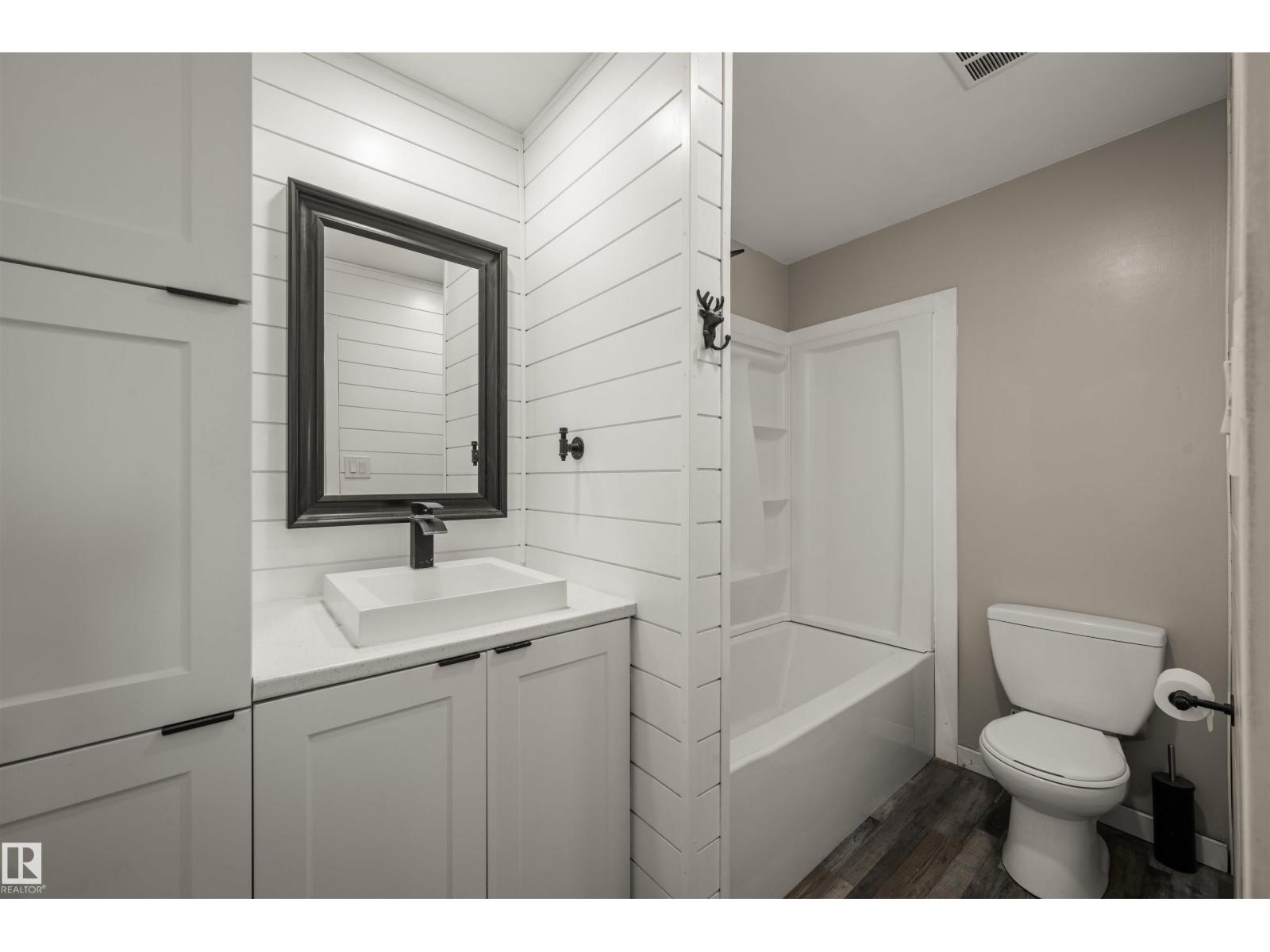 Photo 13 of 18317 66 Av Nw, Edmonton AB