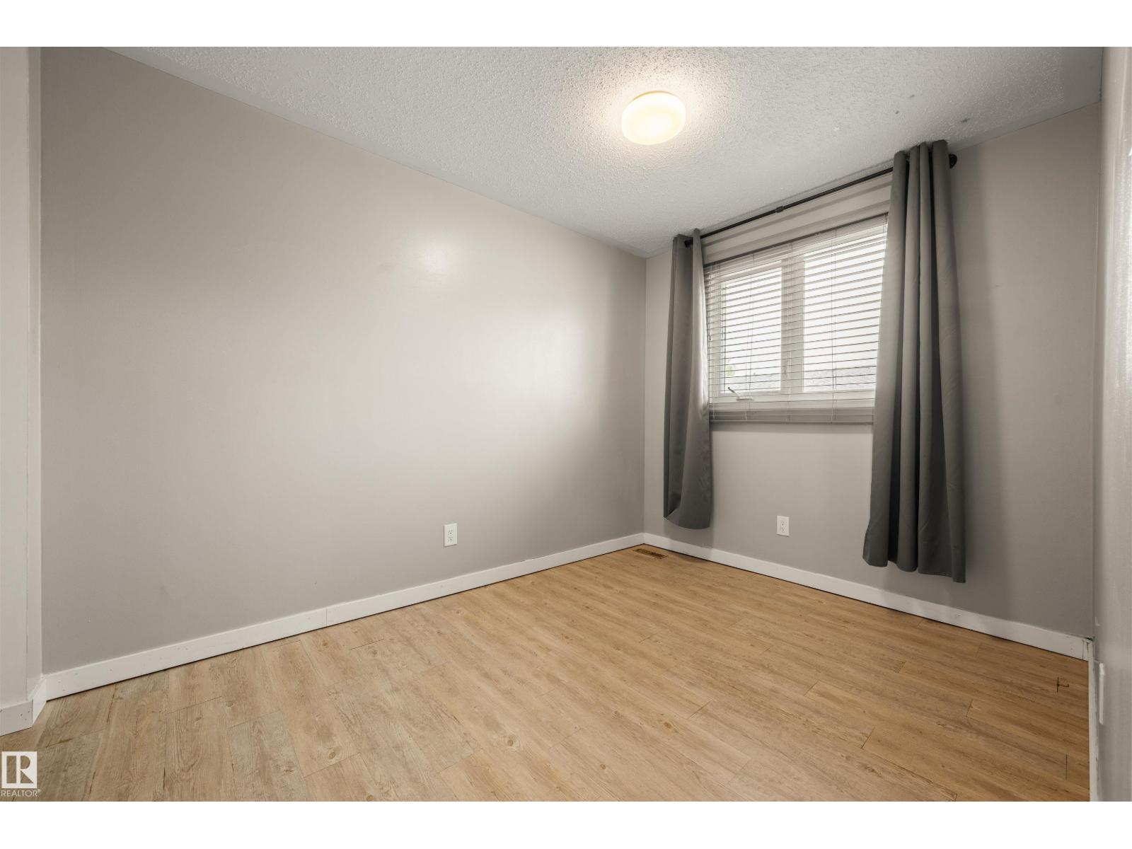 Photo 15 of 18317 66 Av Nw, Edmonton AB
