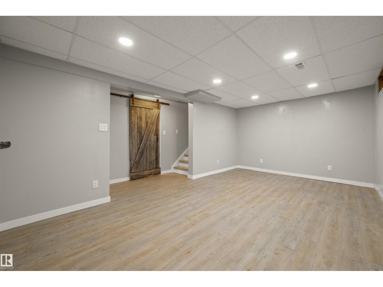 Photo 18 of 18317 66 Av Nw, Edmonton AB