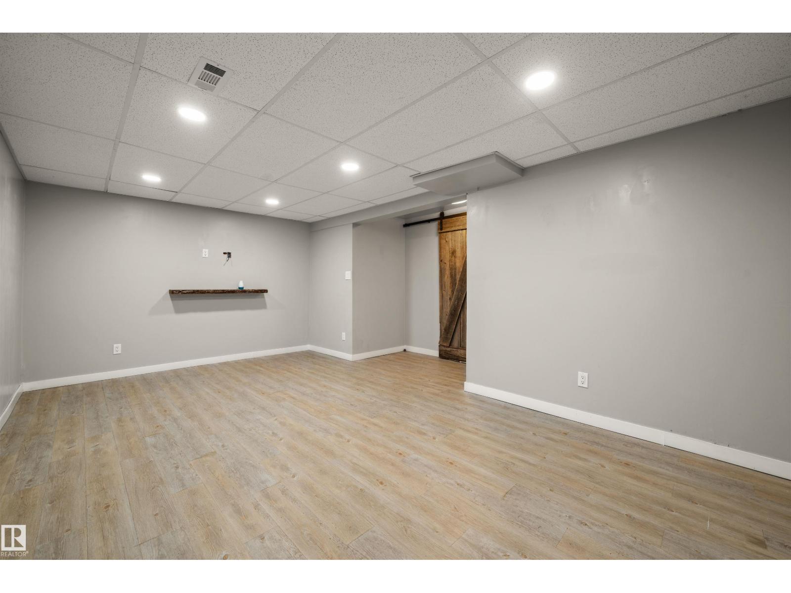 Photo 19 of 18317 66 Av Nw, Edmonton AB