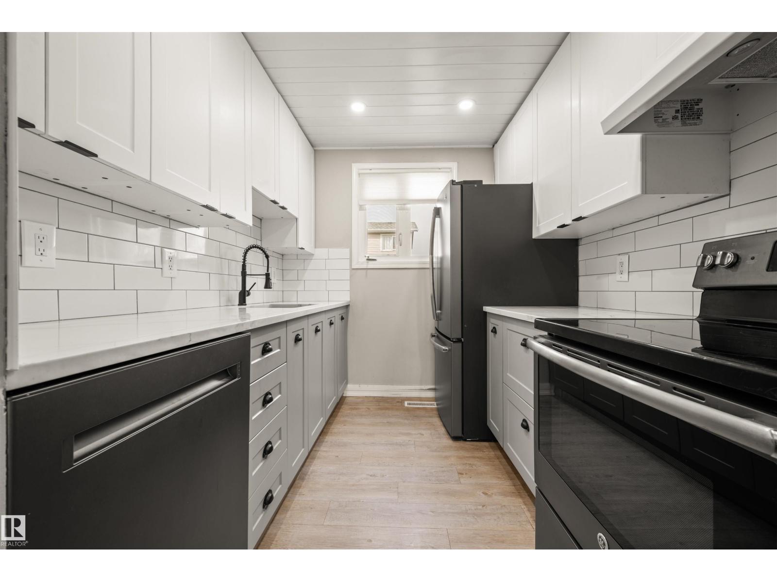 Photo 2 of 18317 66 Av Nw, Edmonton AB