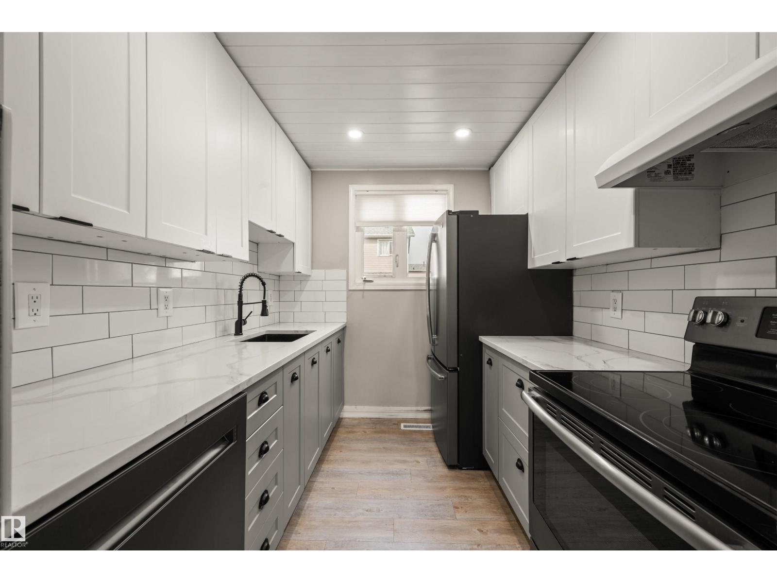 Photo 3 of 18317 66 Av Nw, Edmonton AB