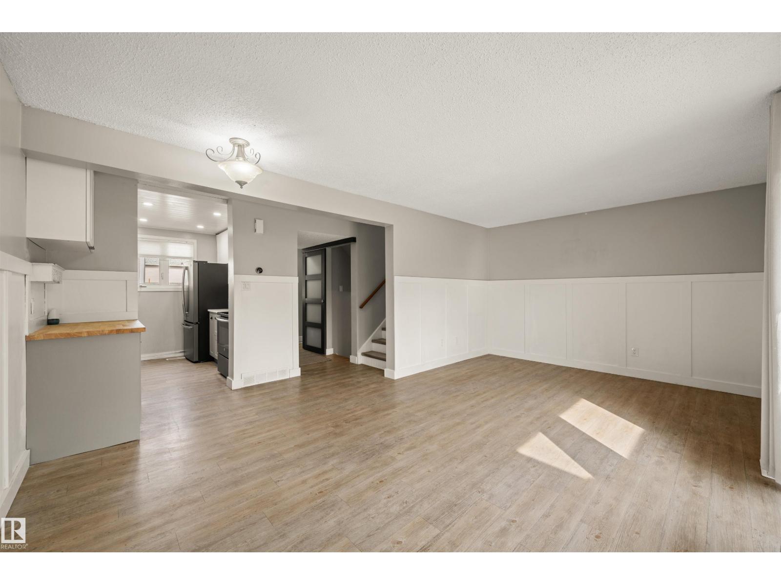 Photo 4 of 18317 66 Av Nw, Edmonton AB