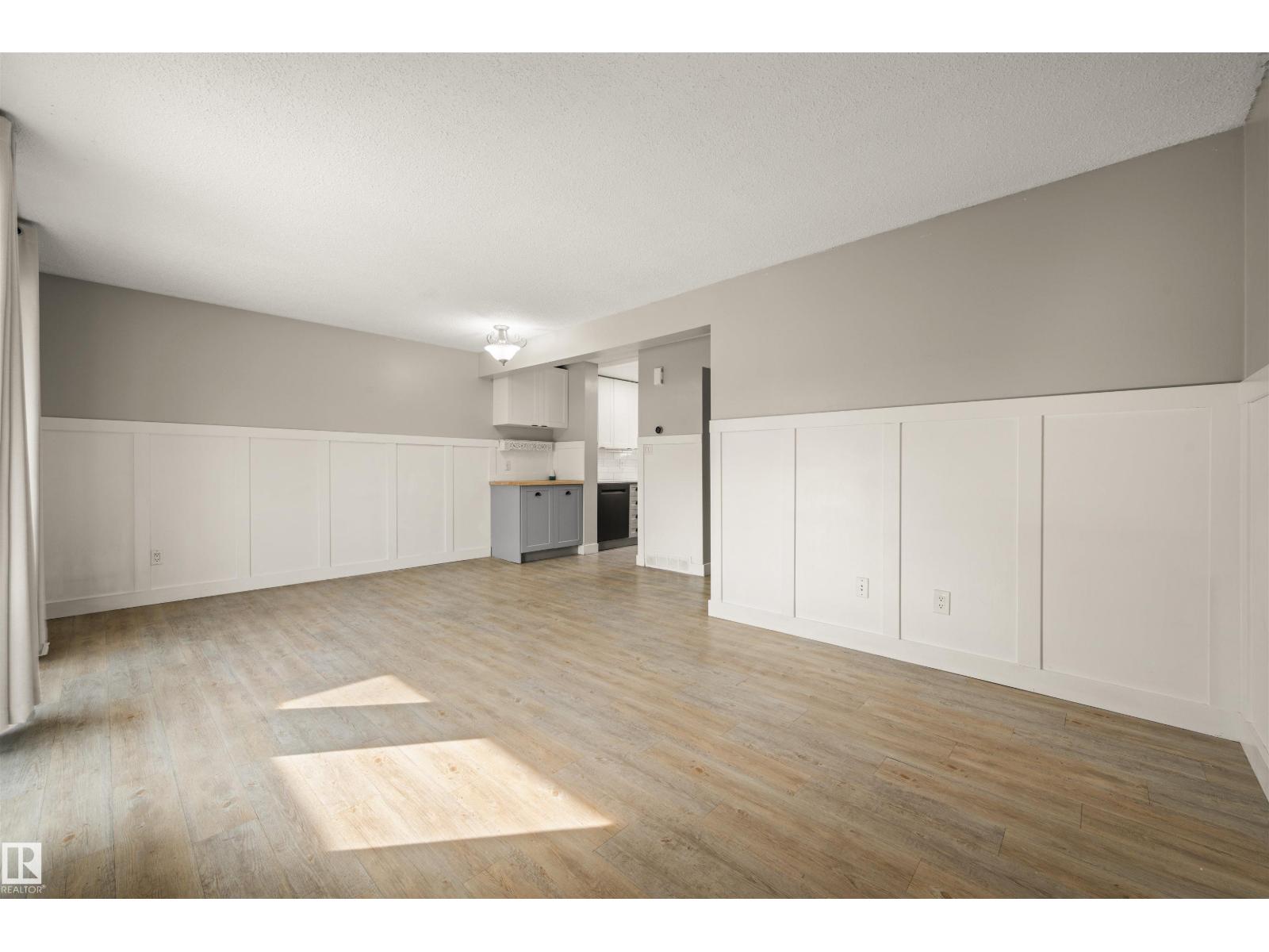 Photo 5 of 18317 66 Av Nw, Edmonton AB