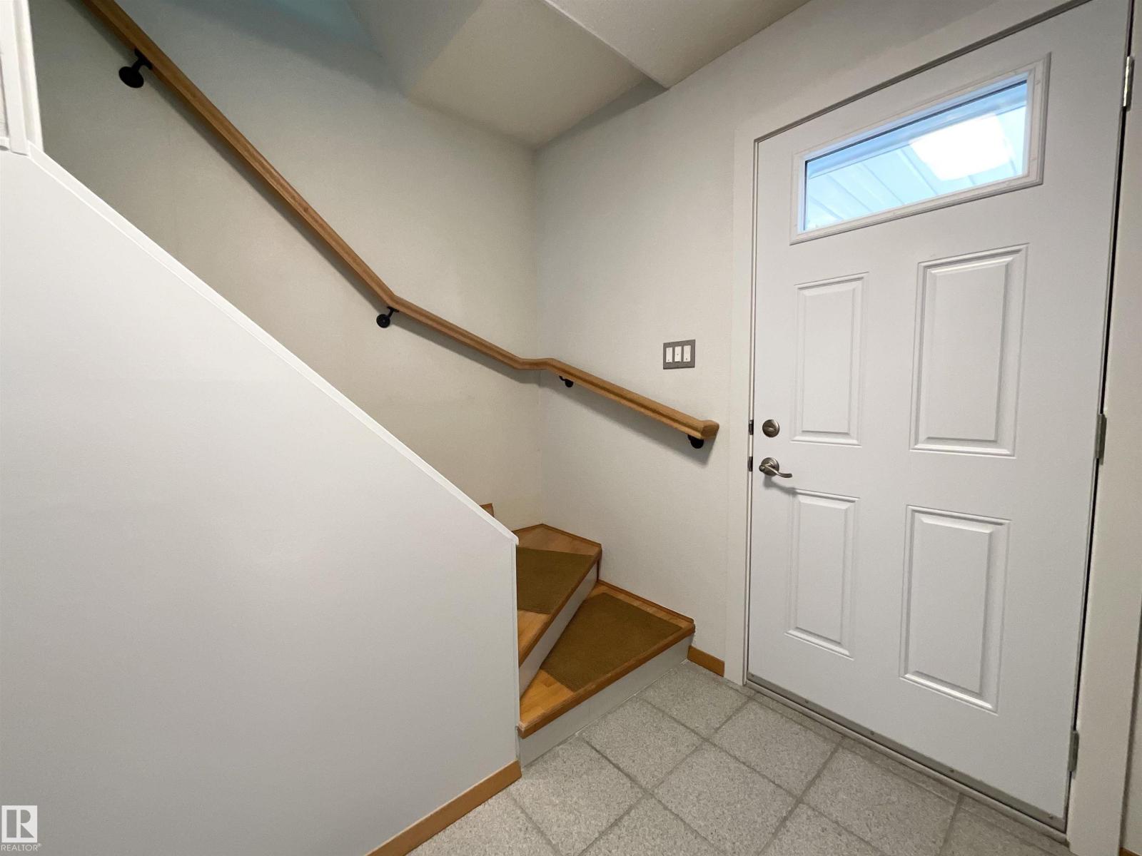 Photo 6 of 9 Mcleod Pl Nw, Edmonton AB