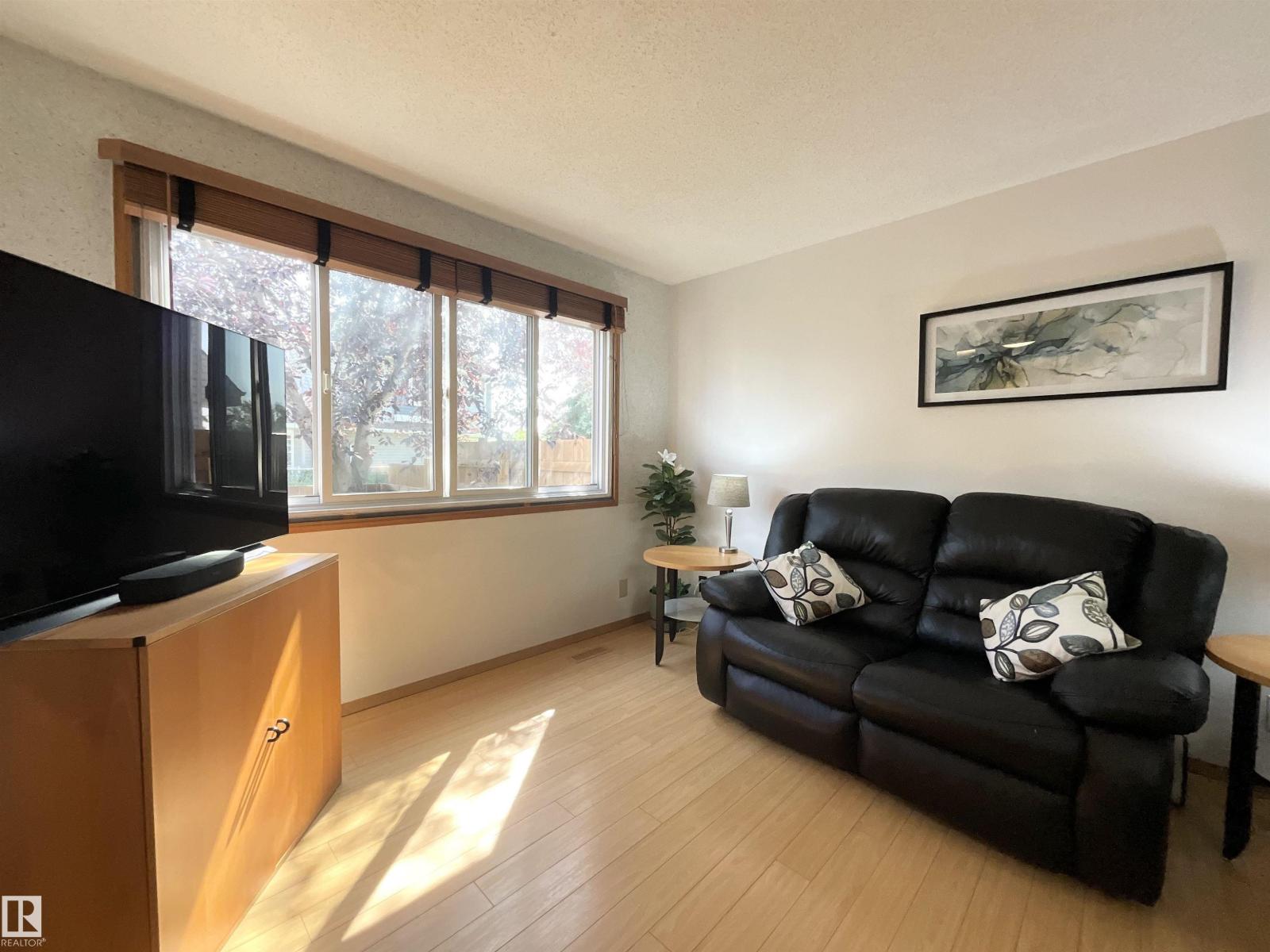 Photo 9 of 9 Mcleod Pl Nw, Edmonton AB