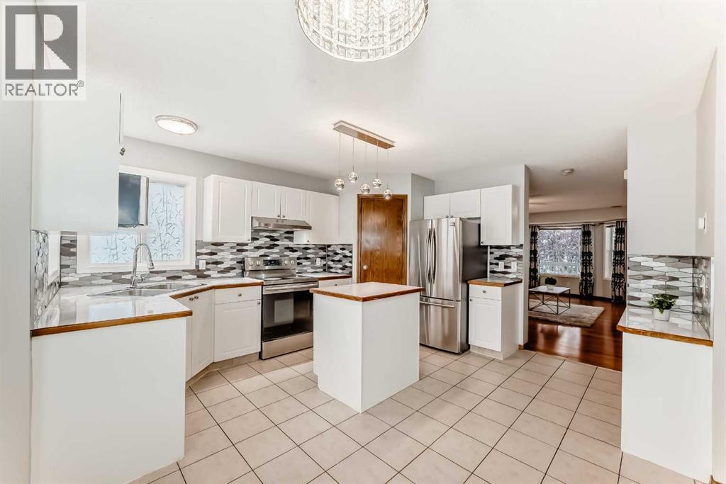 Photo 4 of 159 Country Hills Way Nw, Calgary AB