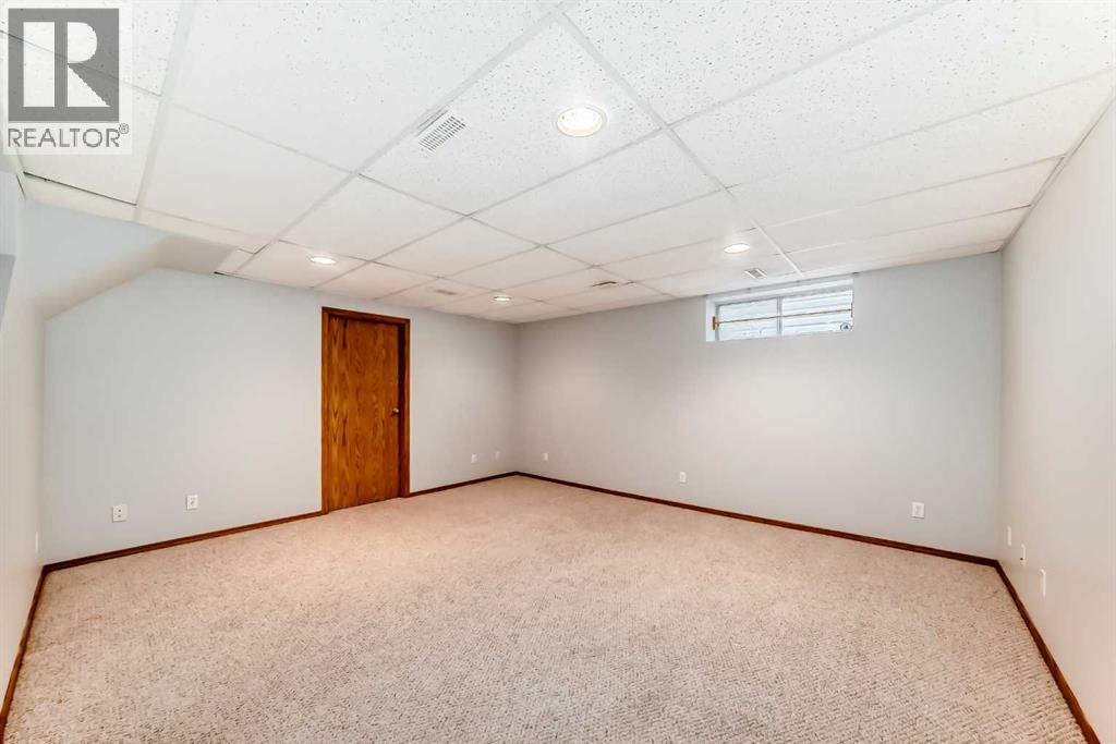 Photo 21 of 159 Country Hills Way Nw, Calgary AB