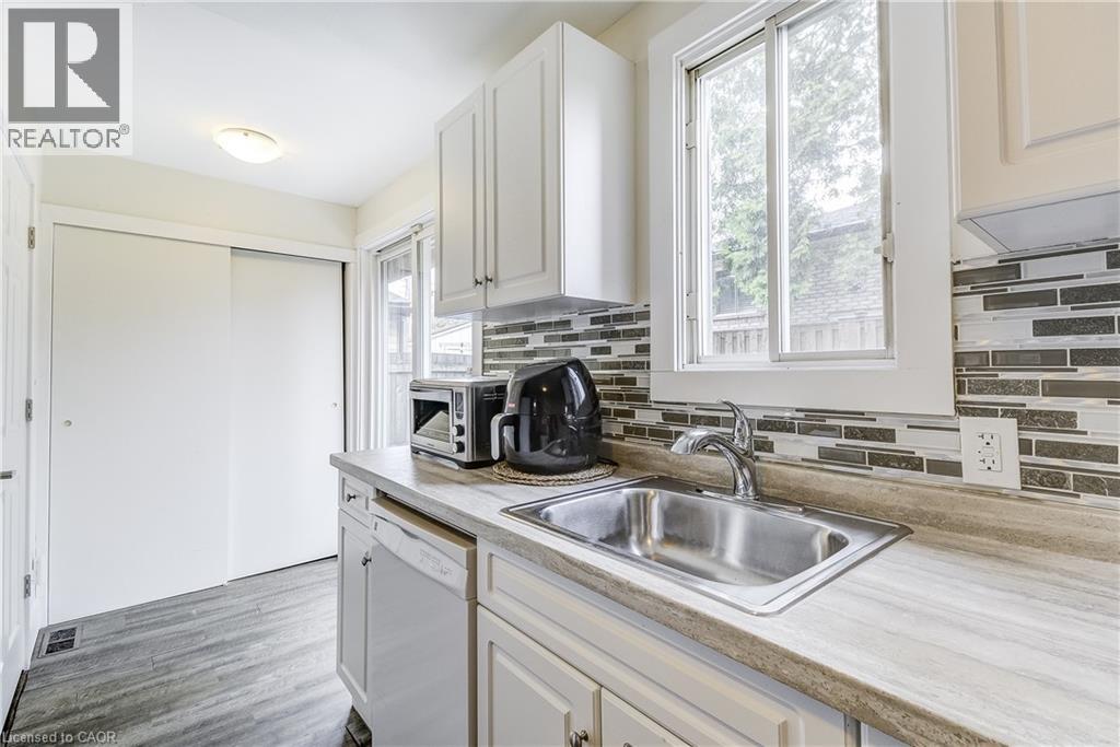 Photo 16 of 185 Simcoe Street E, Hamilton ON