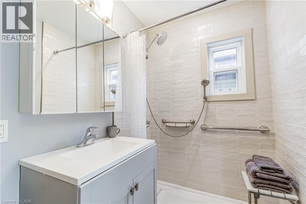 Photo 23 of 185 Simcoe Street E, Hamilton ON