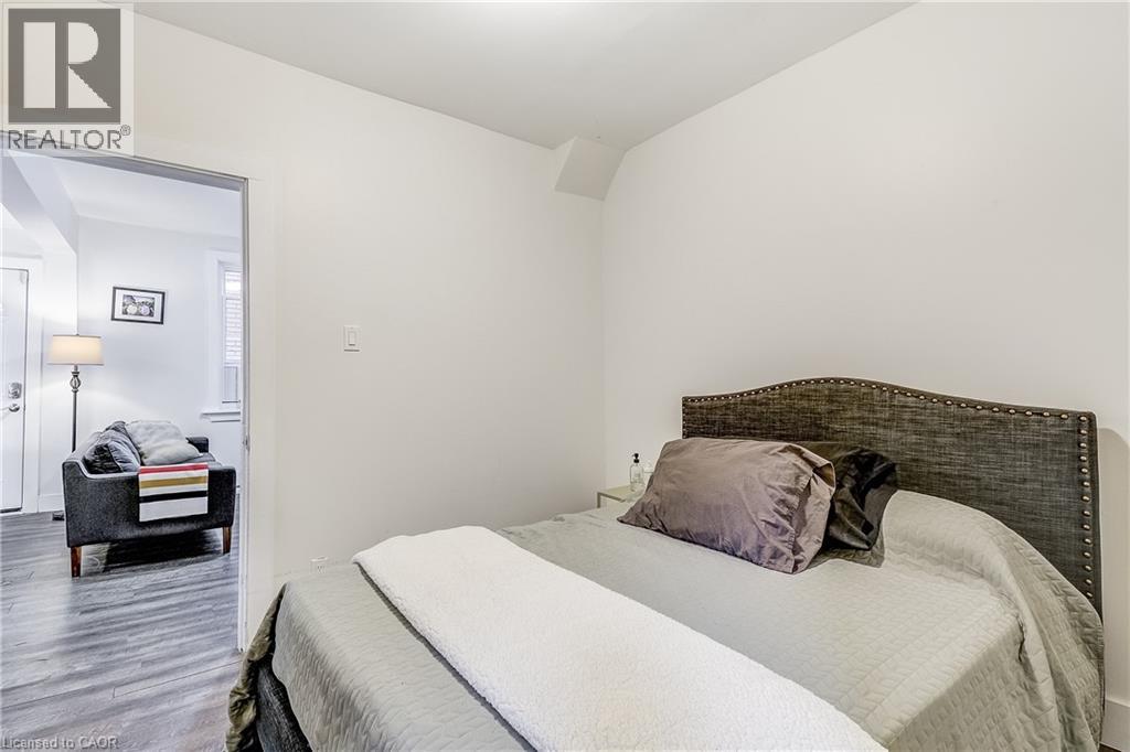 Photo 27 of 185 Simcoe Street E, Hamilton ON